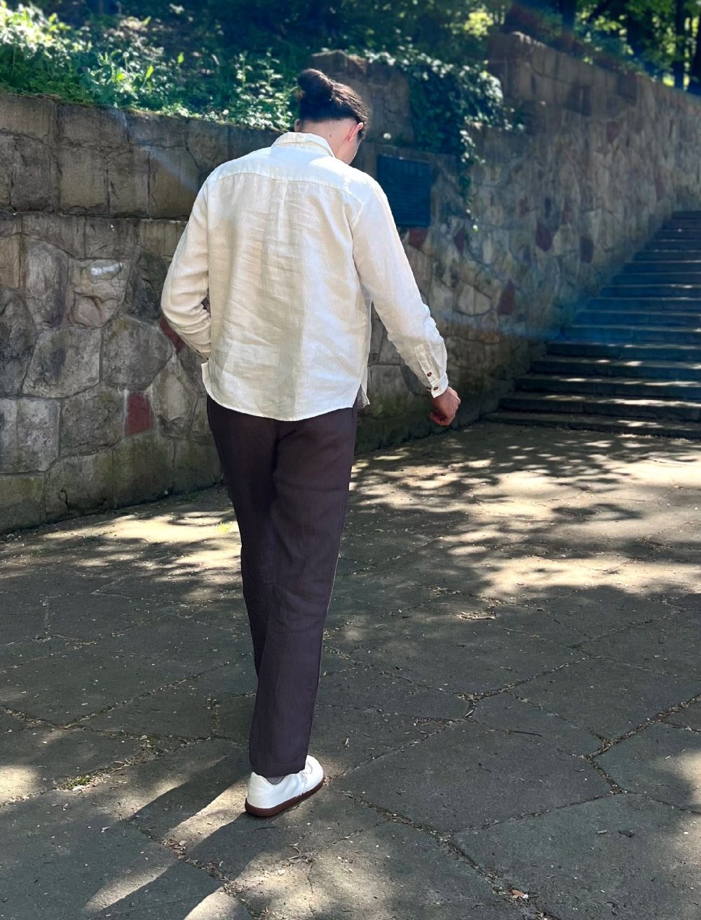 spodnie brązowe popover biały LASO – lniane spodnie wrzosowy brąz