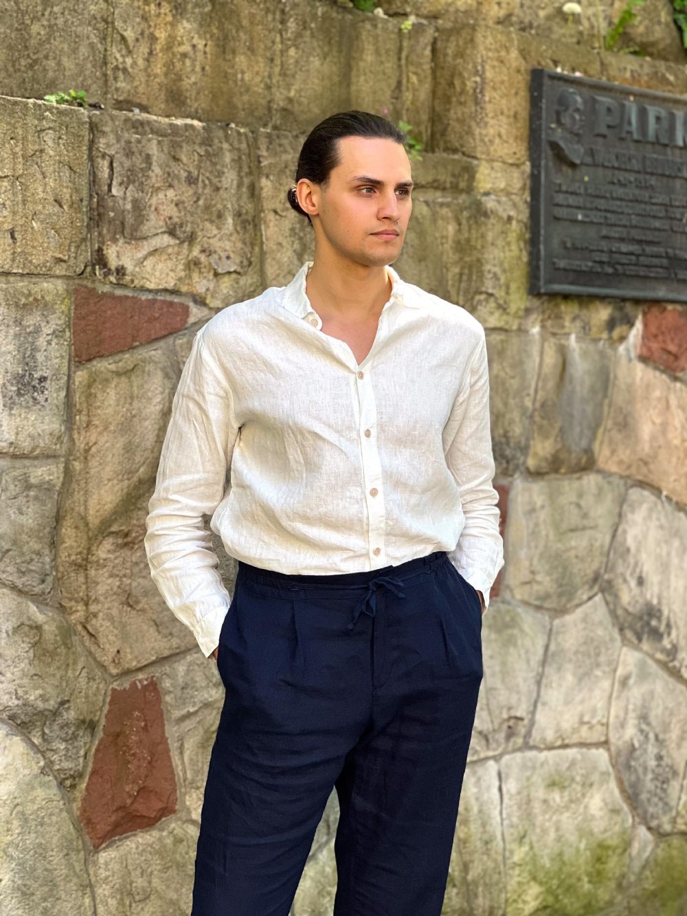 spodnie granatowe koszula biała LASO – lniane spodnie granatowe